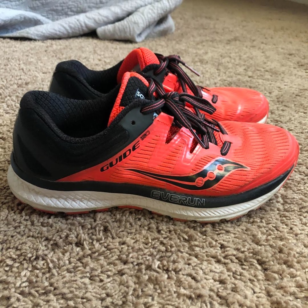 Running/walking shoes